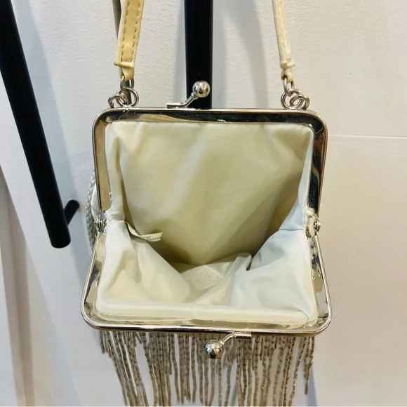 Vintage Elegant Beaded Handbag with Fringe - Picture 3 of 3